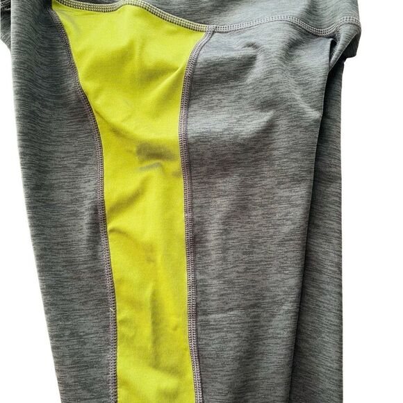 COAR Cotton On Average Range compression Capri leggings size M. - Picture 6 of 7